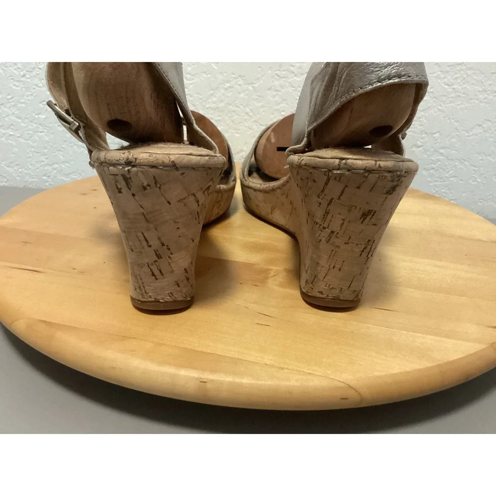 Born Wedge Sandals Womens 9 Silver Metallic Leather Cork Platform F46330